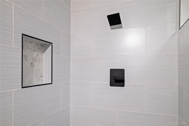 interior details with a tile shower