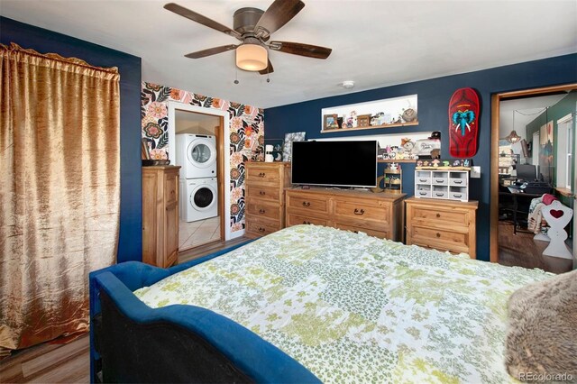 2727 Arrowhead Dr, Como, CO 80432 - bedroom featuring stacked washer / dryer, hardwood / wood-style flooring, and ceiling fan