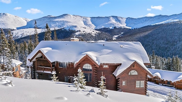 view of front of house with a mountain view and log exterior