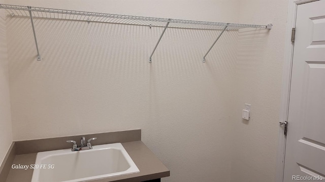 22345 E Bailey Pl, Aurora, CO 80016 - laundry room with a sink