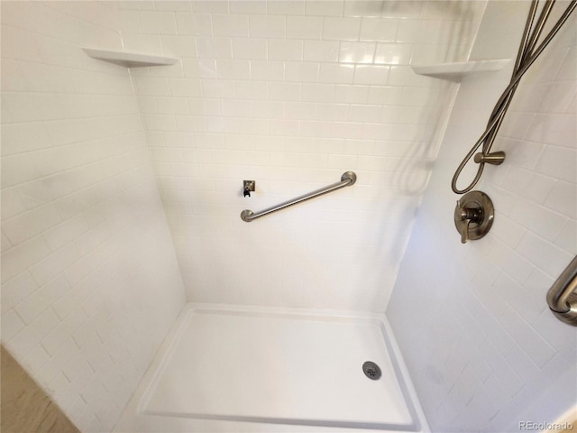 bathroom with a tile shower