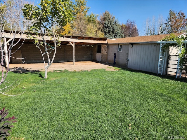 rear view of house featuring an outbuilding