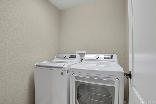 30 S Ider Way, Aurora, CO 80018 - washroom featuring washer and clothes dryer and a textured wall