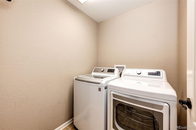 30 S Ider Way, Aurora, CO 80018 - washroom featuring washer and dryer and a textured wall