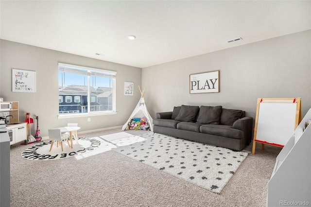 living room with carpet