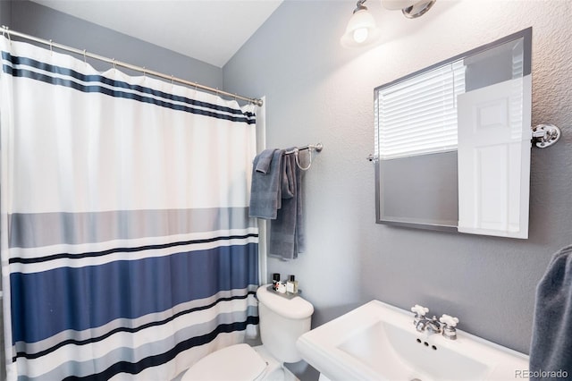 6032 Umber St, Arvada, CO 80403 - bathroom with toilet, a sink, a shower with curtain, and a textured wall