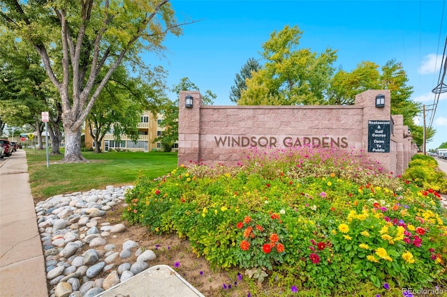 community / neighborhood sign with a yard