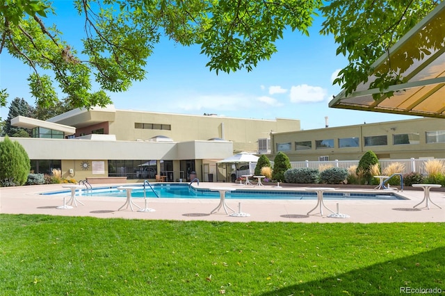 view of pool featuring a lawn