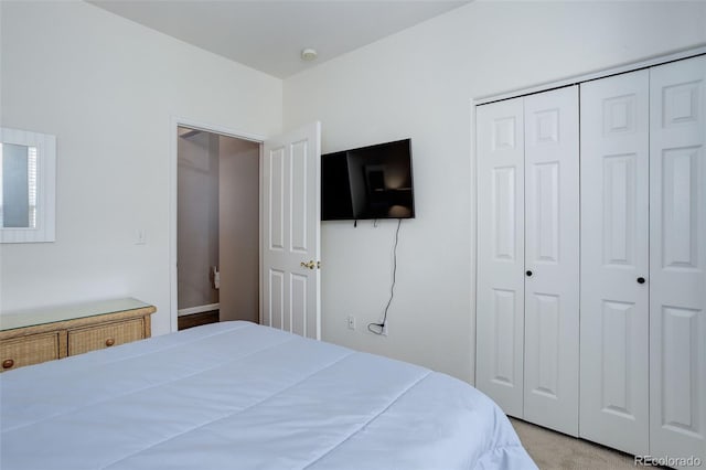 3993 S Dillon Way Unit 104, Aurora, CO 80014 - bedroom featuring a closet and light carpet