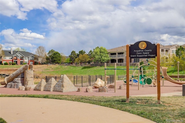 3993 S Dillon Way Unit 104, Aurora, CO 80014 - community play area featuring fence