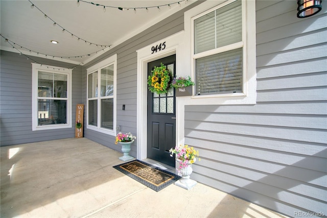 doorway to property with covered porch