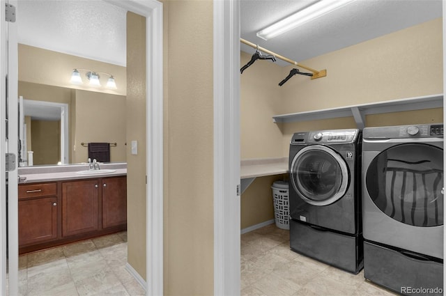 16685 E 101st Ave, Commerce City, CO 80022 - laundry area featuring laundry area, a sink, baseboards, and independent washer and dryer