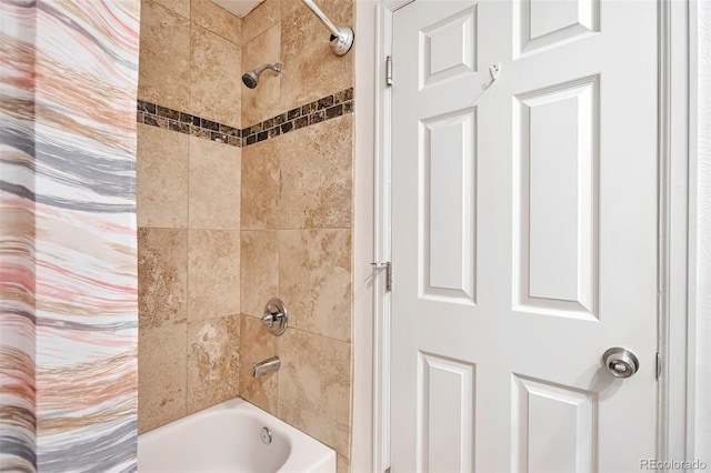 bathroom with shower / tub combo