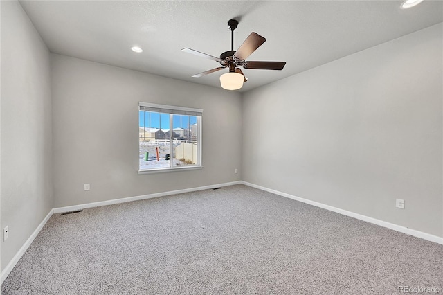 empty room featuring carpet and ceiling fan