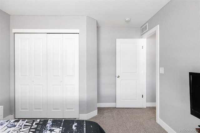 unfurnished bedroom with carpet floors and a closet