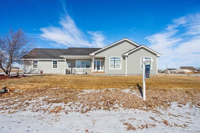 single story home featuring a lawn