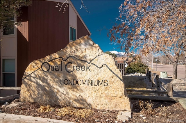 view of community / neighborhood sign