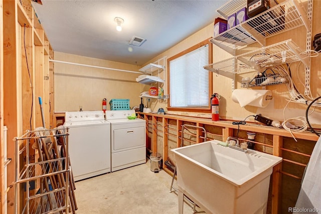 7261 S Colorado Ct, Centennial, CO 80122 - laundry room featuring washing machine and clothes dryer