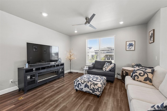living area with baseboards, dark wood finished floors, a ceiling fan, and recessed lighting