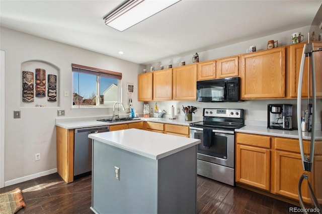 kitchen with sink, a kitchen island, dark hardwood / wood-style floors, and appliances with stainless steel finishes