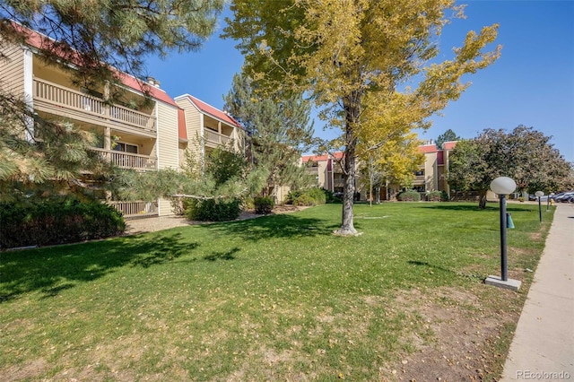 view of property's community featuring a yard