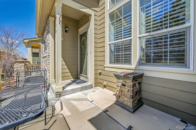property entrance with covered porch