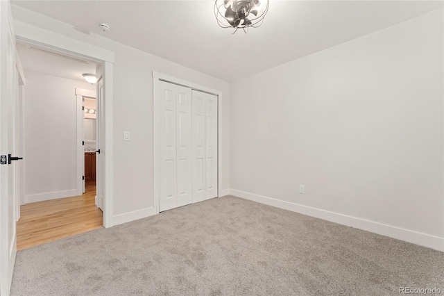 unfurnished bedroom with carpet flooring and a closet