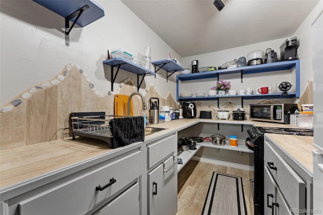 6170 Castlewood Ln, Colorado Springs, CO 80918 - storage area featuring a sink