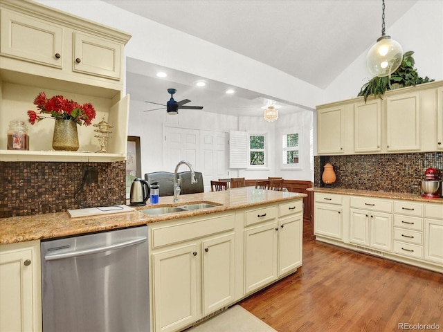 3596 S Telluride Way, Aurora, CO 80013 - kitchen featuring dishwasher, cream cabinetry, light wood finished floors, a ceiling fan, and lofted ceiling