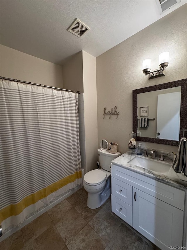 bathroom featuring vanity, toilet, a textured ceiling, and a shower with shower curtain