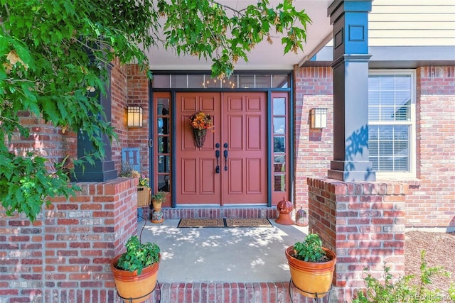 doorway to property with covered porch