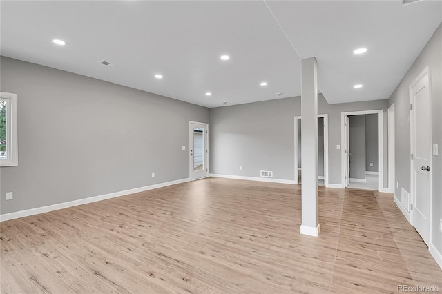 unfurnished room featuring visible vents, recessed lighting, light wood-style floors, and baseboards