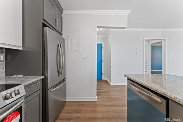 320 S Ames St Unit 5, Lakewood, CO 80226 - kitchen featuring stainless steel appliances, crown molding, baseboards, light wood-style floors, and gray cabinets