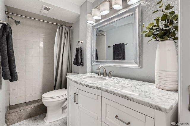 full bathroom featuring visible vents, toilet, a shower with curtain, vanity, and a textured wall