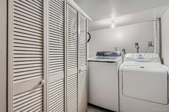 washroom featuring laundry area and washing machine and clothes dryer