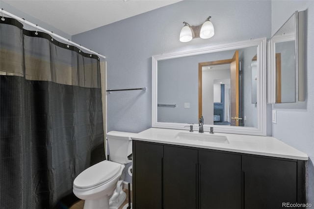 8378 S Upham Way Unit B205, Littleton, CO 80128 - full bath featuring toilet, vanity, a shower with shower curtain, and a textured wall