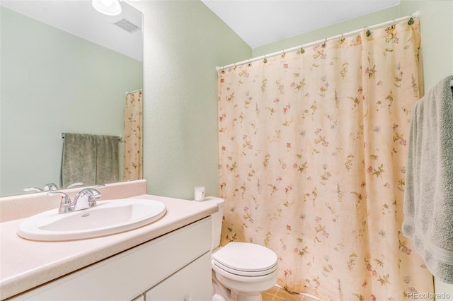 5320 E 100th Dr, Thornton, CO 80229 - bathroom with vanity and curtained shower