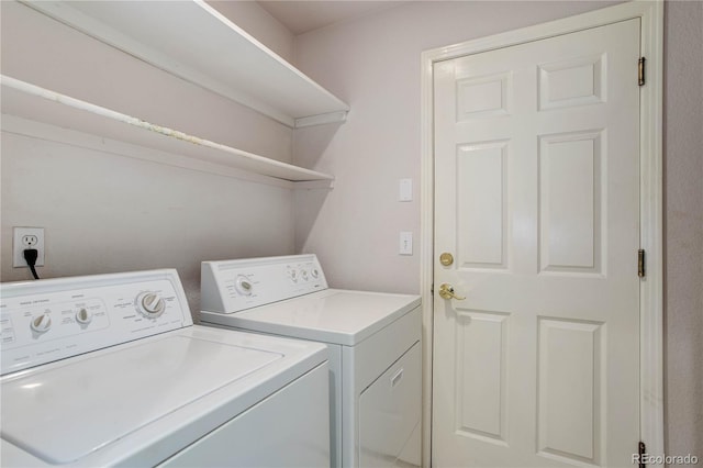 laundry room with washing machine and dryer