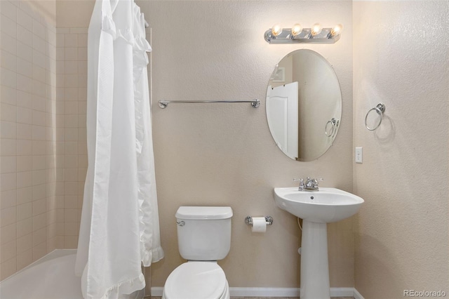 2405 Calais Dr Unit 18A, Longmont, CO 80504 - bathroom featuring toilet, shower / bath combination with curtain, and a sink