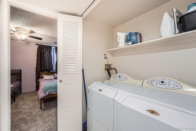 laundry room with laundry area, ceiling fan, a textured ceiling, carpet flooring, and independent washer and dryer