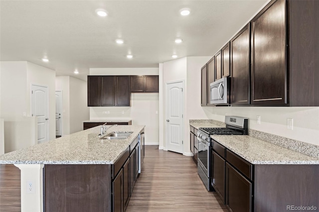 kitchen with stainless steel appliances, recessed lighting, a sink, and dark brown cabinets