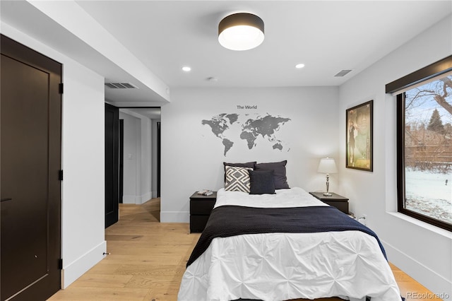 bedroom featuring visible vents, recessed lighting, baseboards, and light wood-style floors