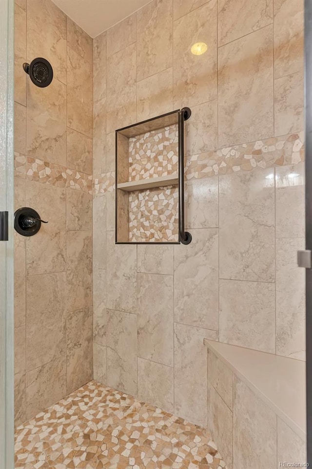 bathroom featuring a tile shower