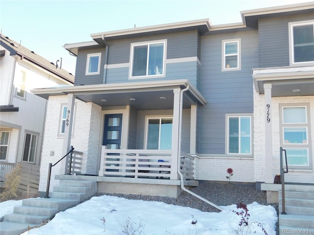 view of front of property featuring a porch