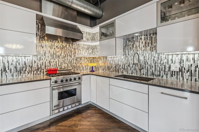 1863 Wazee St Unit 6B, Denver, CO 80202 - kitchen with premium stove, a sink, modern cabinets, wall chimney range hood, and dark countertops