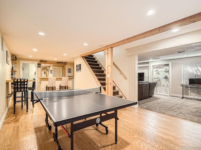 rec room featuring baseboards, light wood-type flooring, visible vents, and recessed lighting