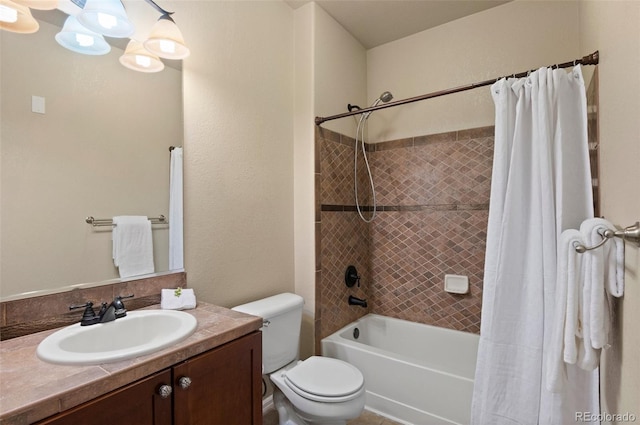 2662 S Cathay Way Unit 112, Aurora, CO 80013 - full bathroom featuring toilet, vanity, and shower / tub combo with curtain