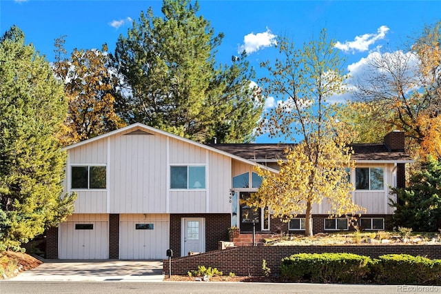 view of front facade featuring a garage