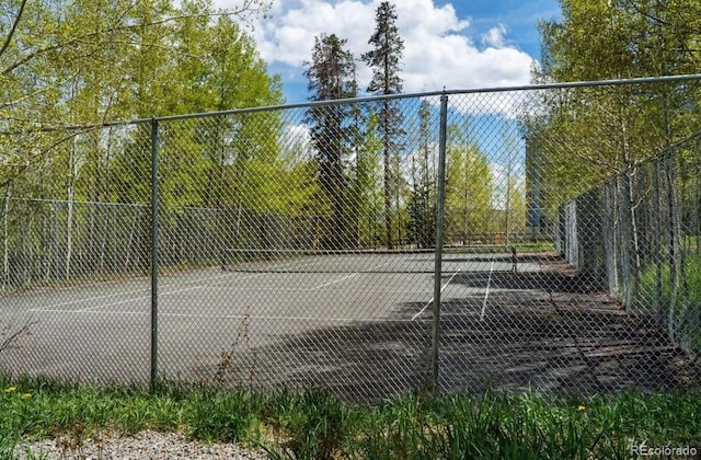 2300 Lodge Pole Cir Unit 103, Silverthorne, CO 80498 - view of tennis court with fence