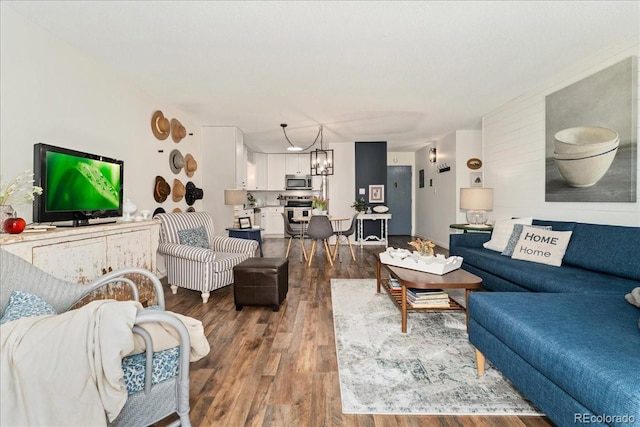 living area featuring a chandelier and wood finished floors